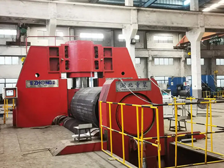 Präzisions technik mit Platten biege maschinen: Strom versorgung moderner Metall herstellung