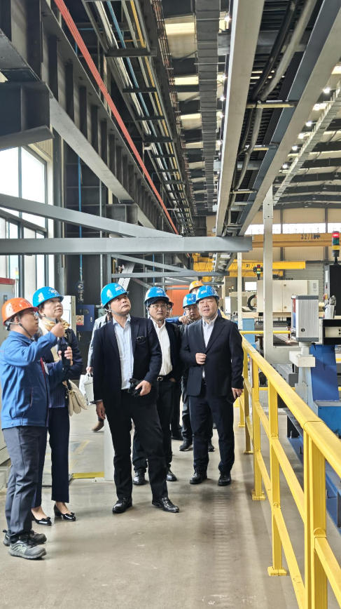 hubei-heavy-equipment-5200t-extra-large-plate-bending-machine-observation-5.jpg hubei-heavy-equipment-5200t-extra-large-plate-bending-machine-observation-5.jpg